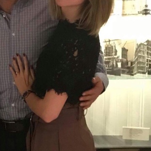 Black lace cropped tee - Picture 1 of 6